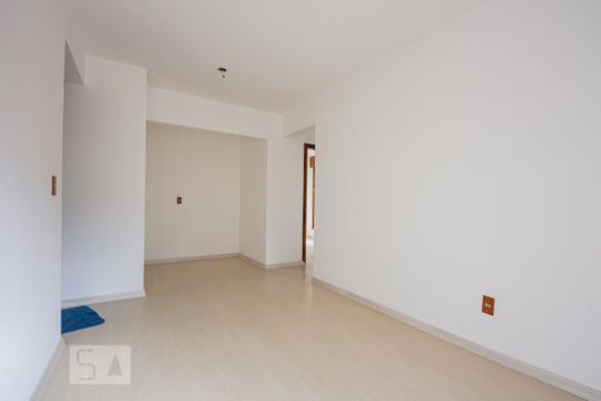 Sala  de apartamento para alugar com 2 quartos, 70m² em Petrópolis, Porto Alegre