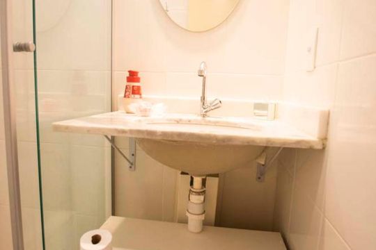 banheiro de apartamento à venda com 2 quartos, 64m² em Swift, Campinas