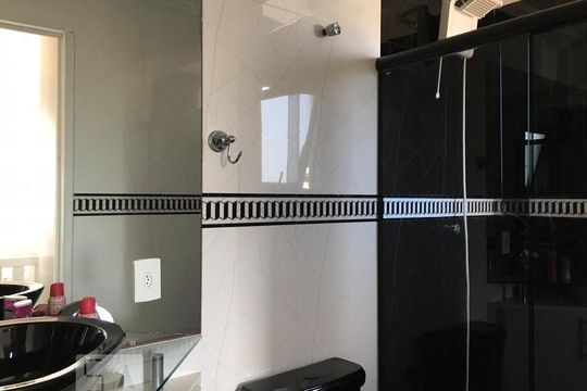 Banheiro da Suíte de apartamento para alugar com 3 quartos, 100m² em Vila Valparaíso, Santo André