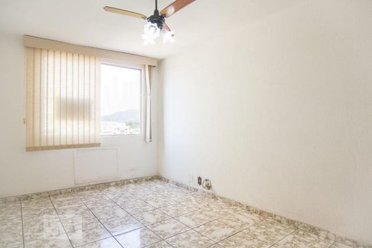 Apartamento para alugar com 2 quartos, 50m² em Taquara, Rio de Janeiro