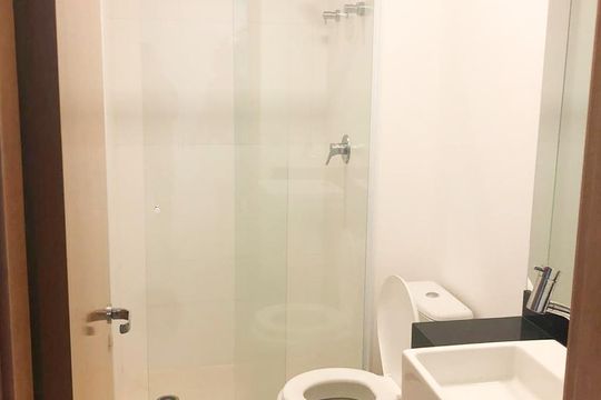 Banheiro de kitnet/studio para alugar com 1 quarto, 55m² em Vila Regente Feijó, São Paulo