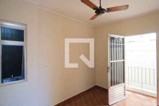 Quarto de casa para alugar com 2 quartos, 75m² em Vila Carrão, São Paulo