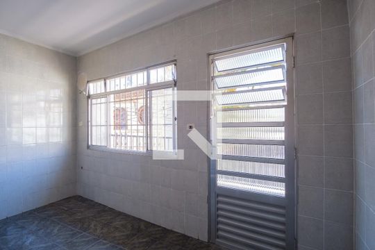 Cozinha de casa para alugar com 2 quartos, 75m² em Vila Carrão, São Paulo