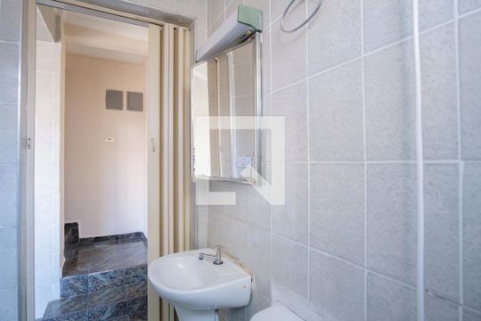 Banheiro Social de casa para alugar com 2 quartos, 75m² em Vila Carrão, São Paulo