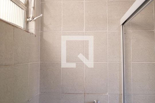 Banheiro da Suíte de casa para alugar com 2 quartos, 75m² em Vila Carrão, São Paulo