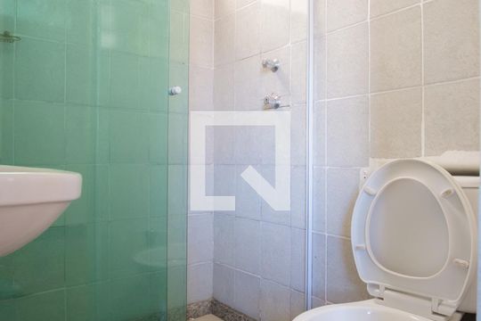 Banheiro da Suíte de casa para alugar com 2 quartos, 75m² em Vila Carrão, São Paulo