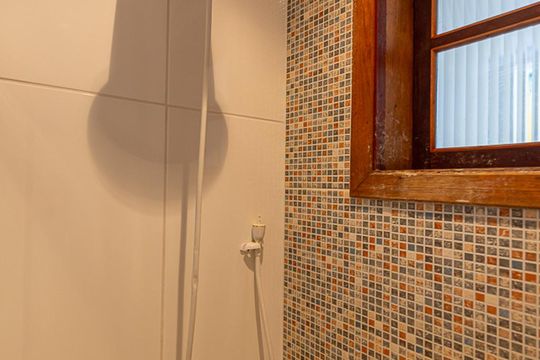 Banheiro Social de casa para alugar com 2 quartos, 70m² em Barreto, Niterói