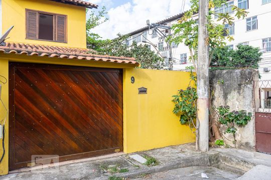 Entrada da Casa 1 de casa para alugar com 2 quartos, 70m² em Barreto, Niterói