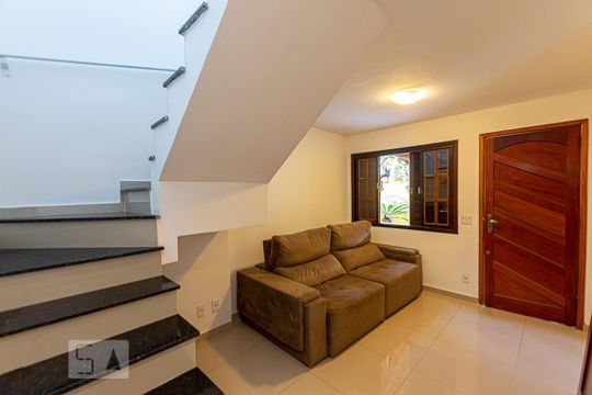 Sala de casa para alugar com 2 quartos, 70m² em Barreto, Niterói