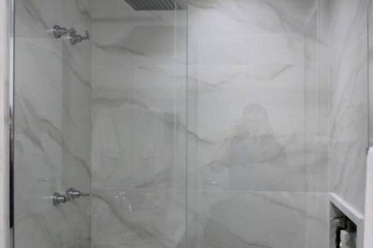 Banheiro de apartamento à venda com 1 quarto, 78m² em Vila Nova Conceição, São Paulo