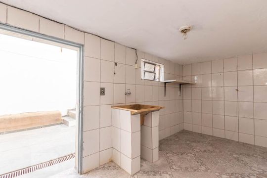 Área de serviço de casa à venda com 3 quartos, 140m² em Vila Carmosina, São Paulo