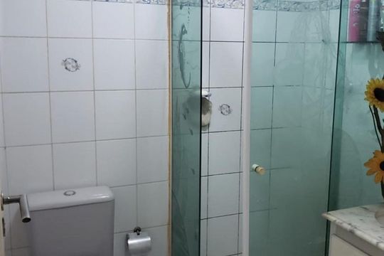 Banheiro de apartamento para alugar com 2 quartos, 64m² em Santa Teresinha, São Paulo