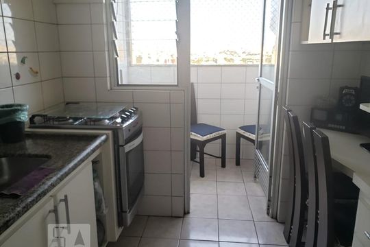 Cozinha de apartamento para alugar com 2 quartos, 64m² em Santa Teresinha, São Paulo