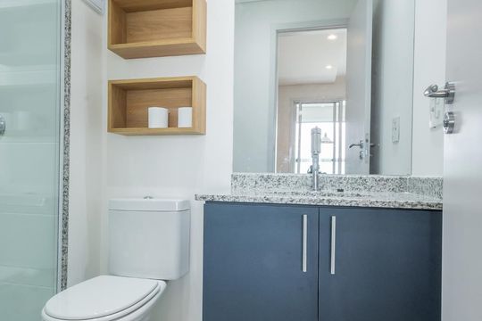Banheiro de kitnet/studio para alugar com 1 quarto, 34m² em Jardim Aeroporto, São Paulo