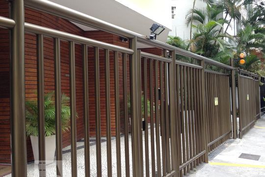 Entrada do Prédio de apartamento à venda com 3 quartos, 120m² em Leblon, Rio de Janeiro