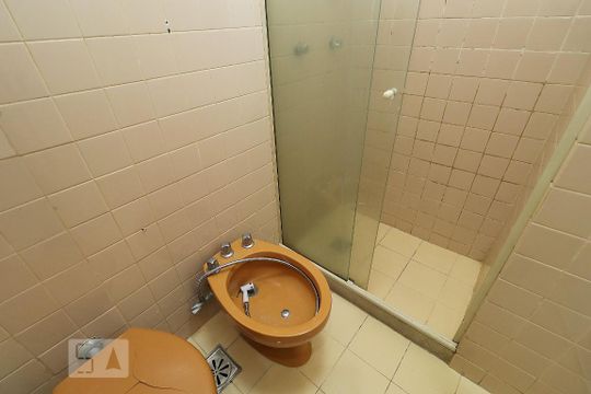 Banheiro. de apartamento para alugar com 1 quarto, 53m² em Copacabana, Rio de Janeiro
