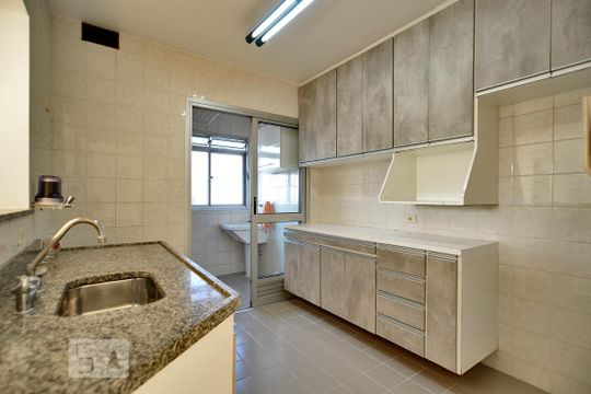 Cozinha de apartamento para alugar com 2 quartos, 56m² em Vila Pompéia, São Paulo