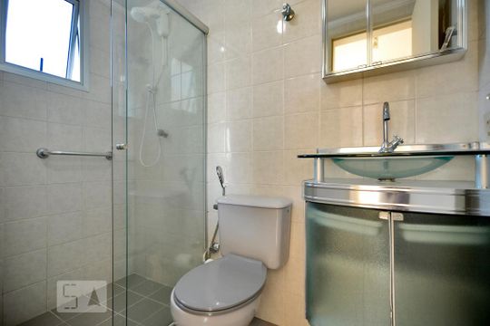 Banheiro de apartamento para alugar com 2 quartos, 56m² em Vila Pompéia, São Paulo