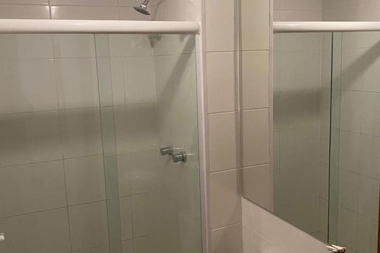 Banheiro de apartamento à venda com 1 quarto, 46m² em Jardim Íris, São Paulo