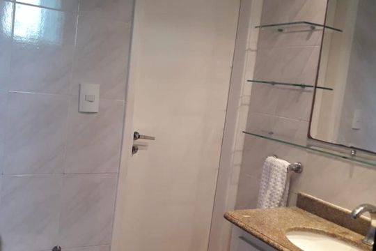 Banheiro de apartamento à venda com 2 quartos, 76m² em Santo Amaro, São Paulo