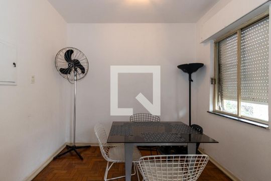 Sala de apartamento à venda com 3 quartos, 90m² em Jardim Europa, São Paulo