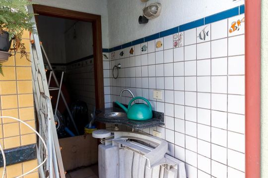 Banheiro da área externa de casa para alugar com 3 quartos, 450m² em Jardim Maia, Guarulhos
