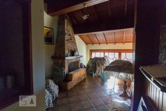 Sótão - lareira de casa para alugar com 3 quartos, 450m² em Jardim Maia, Guarulhos