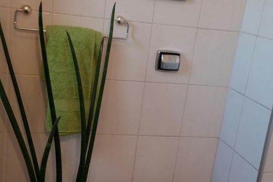 Banheiro Social de apartamento à venda com 2 quartos, 84m² em Cerqueira César, São Paulo