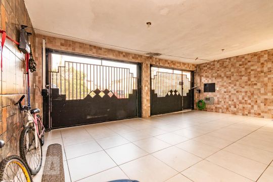 Garagem  de casa à venda com 4 quartos, 235m² em Vila Verde, São Paulo