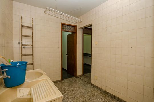 Área de Serviço de casa à venda com 4 quartos, 380m² em Santa Lúcia, Belo Horizonte