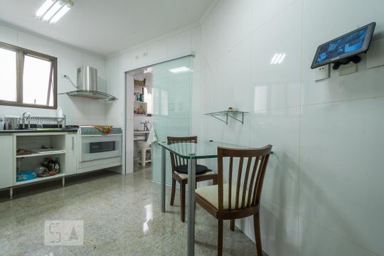 Cozinha de apartamento para alugar com 3 quartos, 147m² em Brooklin Paulista, São Paulo