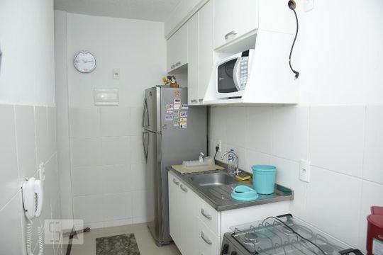 Cozinha de apartamento para alugar com 2 quartos, 52m² em Barra da Tijuca, Rio de Janeiro