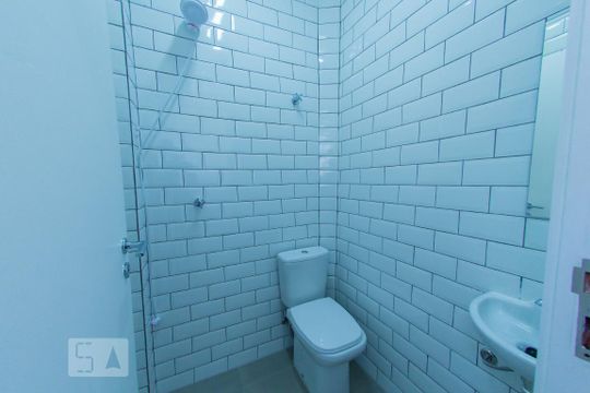 Banheiro de Serviço de apartamento para alugar com 2 quartos, 55m² em Pinheiros, São Paulo