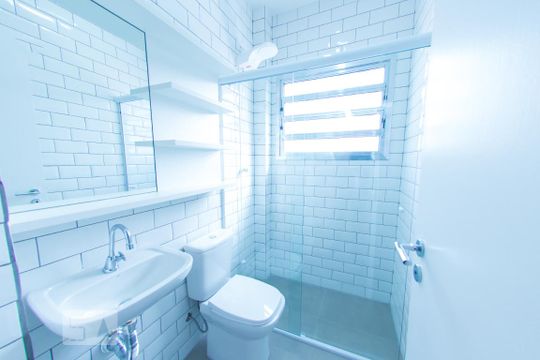 Banheiro Corredor de apartamento para alugar com 2 quartos, 55m² em Pinheiros, São Paulo