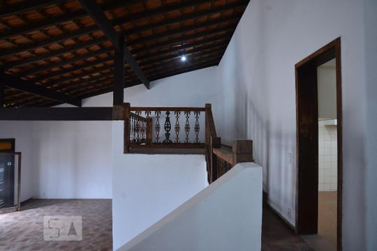 Escada de casa à venda com 4 quartos, 220m² em Santa Teresa, Rio de Janeiro