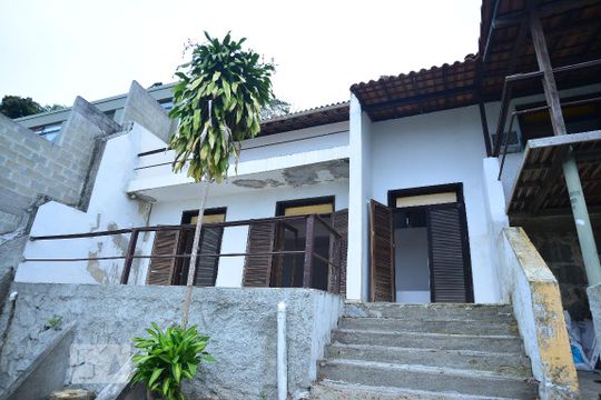 Fachada de casa à venda com 4 quartos, 220m² em Santa Teresa, Rio de Janeiro