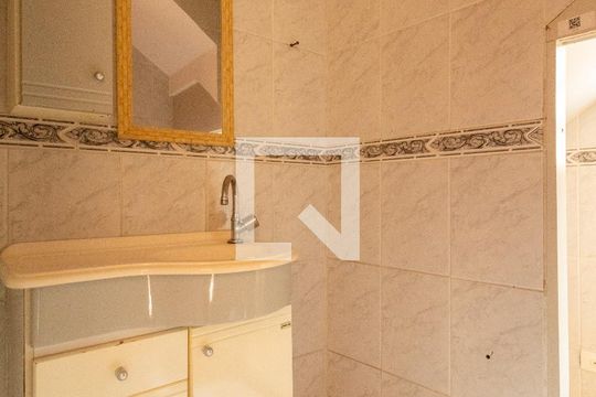 Lavabo  de casa à venda com 4 quartos, 185m² em Vila Nhocune, São Paulo