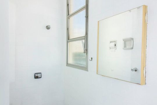 Banheiro de Serviço de apartamento à venda com 3 quartos, 109m² em Vila Olímpia, São Paulo