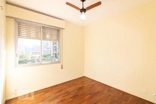 Suíte de apartamento para alugar com 3 quartos, 109m² em Vila Olímpia, São Paulo
