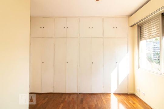 Suíte de apartamento para alugar com 3 quartos, 109m² em Vila Olímpia, São Paulo