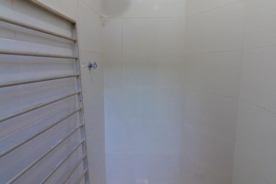 Banheiro de Serviço de casa de condomínio à venda com 2 quartos, 120m² em Riachuelo, Rio de Janeiro