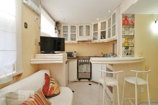 Studio. de kitnet/studio para alugar com 1 quarto, 30m² em Leme, Rio de Janeiro