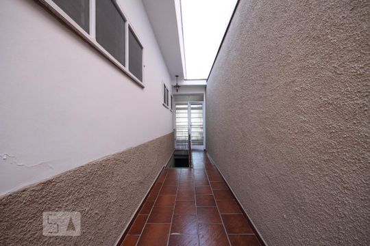 Corredor Quintal de casa para alugar com 3 quartos, 150m² em Bosque da Saúde, São Paulo