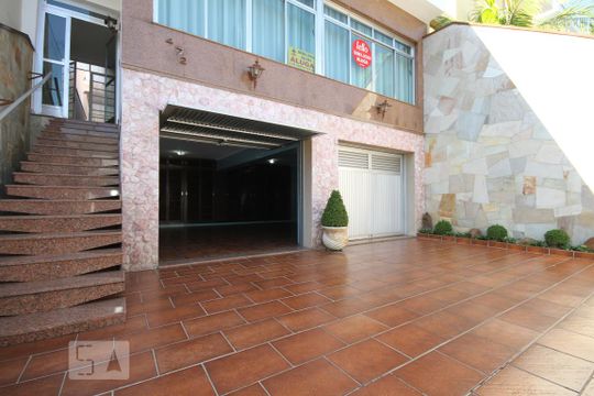 Fachada de casa para alugar com 3 quartos, 150m² em Bosque da Saúde, São Paulo
