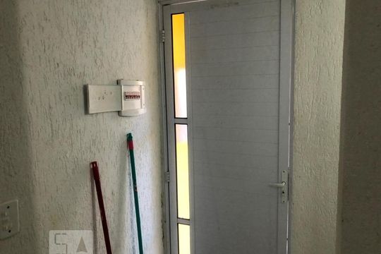 Entrada de kitnet/studio para alugar com 1 quarto, 16m² em Mirandópolis, São Paulo