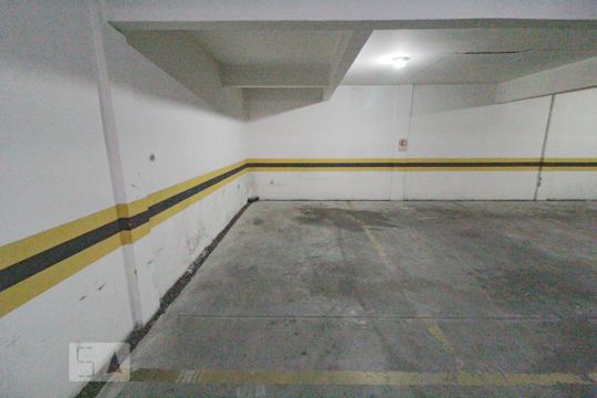 Garagem de kitnet/studio para alugar com 1 quarto, 36m² em Rebouças, Curitiba