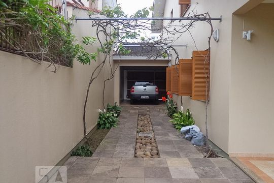 Área Externa de casa à venda com 3 quartos, 308m² em Sarandi, Porto Alegre