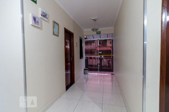 Portaria de apartamento para alugar com 2 quartos, 55m² em Jardim Vila Galvão, Guarulhos