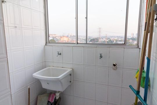 Área de serviço de apartamento para alugar com 2 quartos, 55m² em Jardim Vila Galvão, Guarulhos