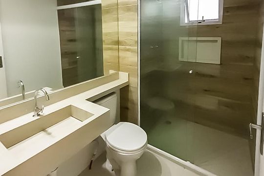 Banheiro de apartamento à venda com 2 quartos, 60m² em Jardim Flor da Montanha, Guarulhos